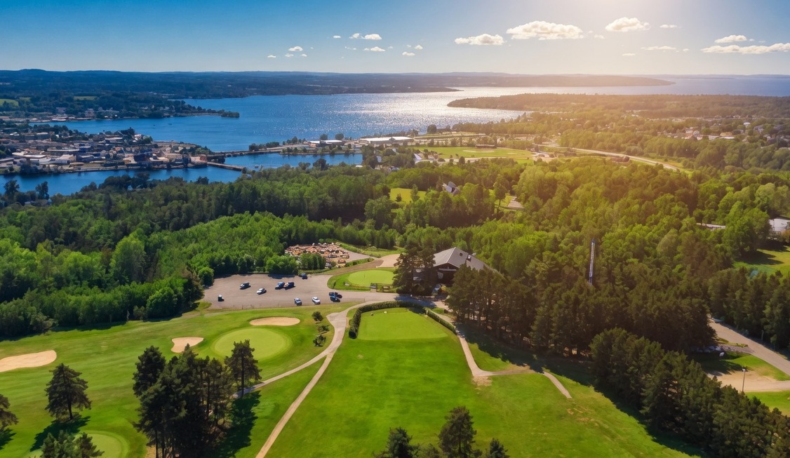 Newport Country Club in Newport, VT - Clubhouse<br />
