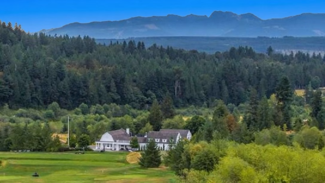Aldarra Golf Club in Sammamish, WA - view of Clubhouse
