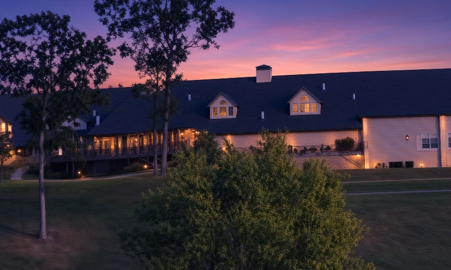 Shadow Valley Country Club in Rogers, AR - view of Clubhouse
