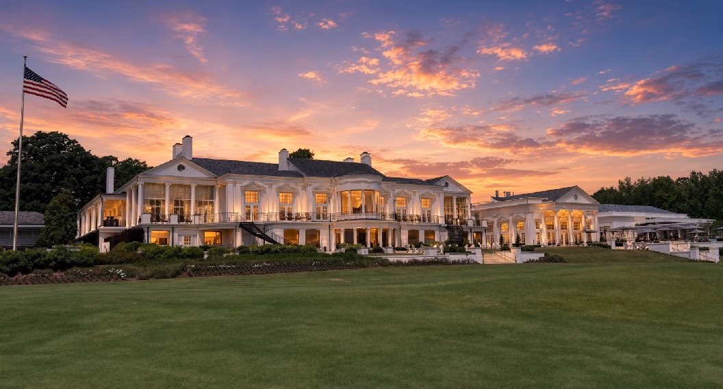 Charlotte Country Club in Charlotte, NC - view of Clubhouse
