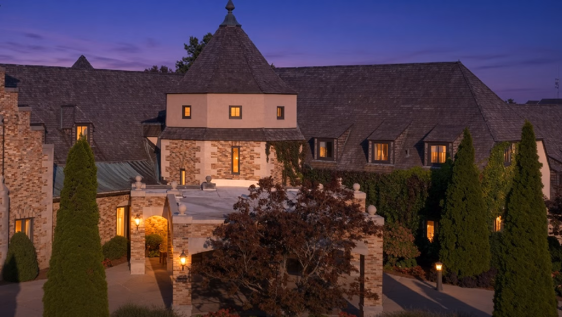 Cascade Hills Country Club in Grand Rapids, MI - view of Clubhouse
